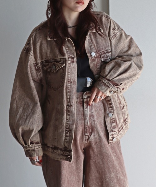 COURO(コウロ)の「オーバーダイ/ケミカル加工オーバーサイズデニムGジャン(デニムジャケット・レディース・ブルー/サックスブルー/ブラウン/イエロー・M)」の5枚目の写真