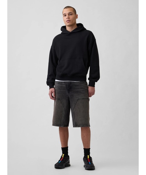GAP（ギャップ）の「12.5インチ スーパーバギー カーペンター デニムショートパンツ（デニムパンツ・メンズ・ブラック・36W/34W/32W/30W/28W）」の2枚目の写真