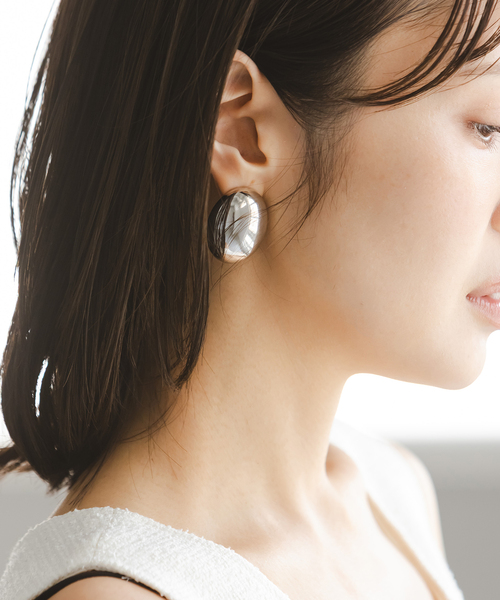 Noble(ノーブル)の「《追加》PETIT MOMENTS/プティモーメント Oval Stud Earrings(ピアス(両耳用)・レディース・ゴールド/シルバー・FREE)」の2枚目の写真