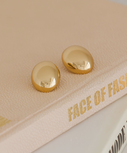 Noble(ノーブル)の「《追加》PETIT MOMENTS/プティモーメント Oval Stud Earrings(ピアス(両耳用)・レディース・ゴールド/シルバー・FREE)」の1枚目の写真