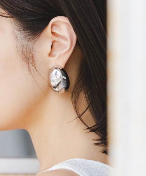 Noble(ノーブル)の「《追加》PETIT MOMENTS/プティモーメント Oval Stud Earrings(ピアス(両耳用)・レディース・ゴールド/シルバー・FREE)」の5枚目の写真