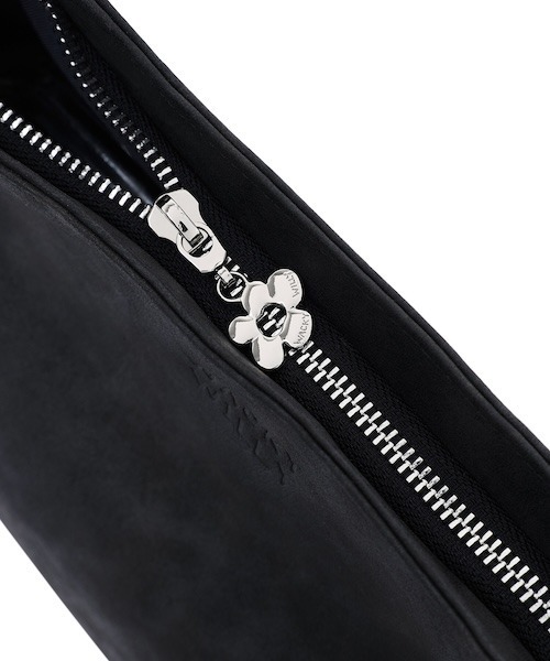 Wacky WiLLy（ワッキーウィリー）の「[GISELLEジゼル着用] WOMEN'S EYELET SHOULDER BAG（ショルダーバッグ・レディース・ブラック・FREE）」の8枚目の写真