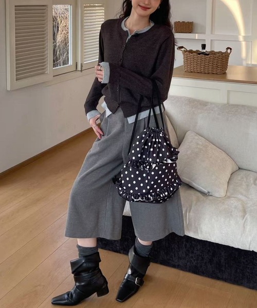 LA VORAGINE(ラ ヴォラジネ)の「ドット柄 フリル リュック サコッシュ 軽量 大容量(ショルダーバッグ・レディース・ブラック/Off White・FREE)」の5枚目の写真