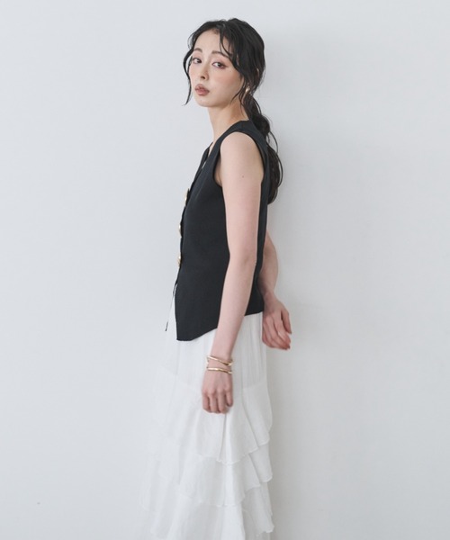Anclear oui(アンクリアウィ)の「ボタンデザインニットベスト(ベスト・レディース・White/Black・F)」の6枚目の写真