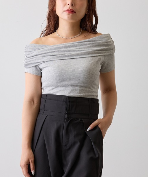 H.TOKYO(エイチトウキョウ)の「ドレープオフショルダートップス(Tシャツ/カットソー・レディース・ホワイト/ブラック/グレー・FREE)」の3枚目の写真