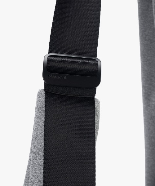 Cote&Ciel(コートエシエル)の「【cote&ciel/コートエシエル】 Hyco S Woven Concrete Grey(ショルダーバッグ・メンズ・グレー・FREE)」の6枚目の写真