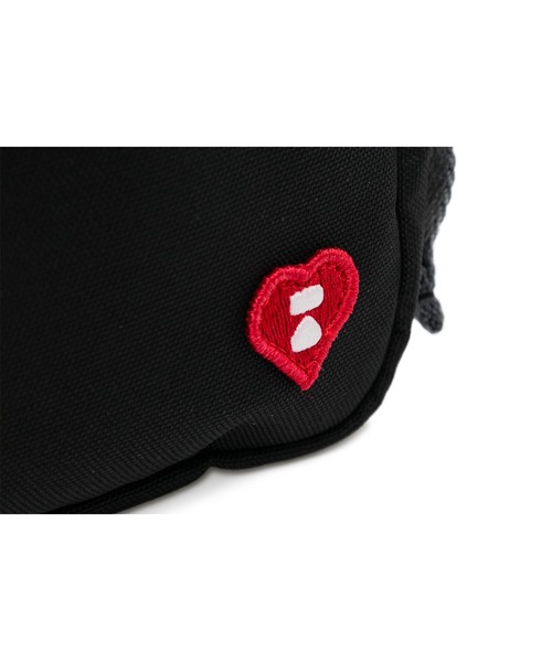 A BATHING APE(アベイシングエイプ)の「HEART BADGE CROSSBODY MINI BAG #1(ショルダーバッグ・レディース・ブルー/レッド/ブラック・FREE)」の7枚目の写真