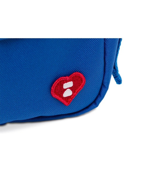 A BATHING APE(アベイシングエイプ)の「HEART BADGE CROSSBODY MINI BAG #1(ショルダーバッグ・レディース・ブルー/レッド/ブラック・FREE)」の8枚目の写真