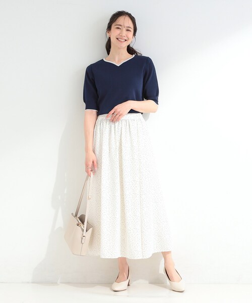 SHOO・LA・RUE（シューラルー）の「【洗濯機可/UV/5分袖】ハートネックでお顔周りすっきり バイカラーニット（ニット/セーター・レディース・ネイビー/パープル/ライトグレー・04/03/02/01）」の14枚目の写真