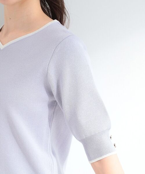SHOO・LA・RUE（シューラルー）の「【洗濯機可/UV/5分袖】ハートネックでお顔周りすっきり バイカラーニット（ニット/セーター・レディース・ネイビー/パープル/ライトグレー・04/03/02/01）」の20枚目の写真