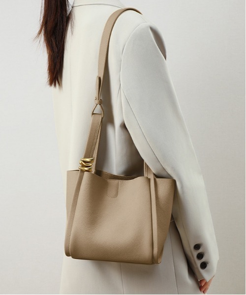 NiiNa(ニーナ)の「【NiiNa】【高品質牛革】本革レザー2wayバケットバッグ(ポーチ付き)(ショルダーバッグ・レディース・カーキ・FREE)」の19枚目の写真