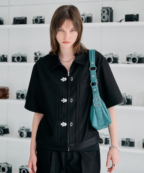 SELLE GLANT（セレグランテ）の「DENIM-LIKE TOGGLE BUCKLE SHIRT JACKET / デニムライクトグルバックルシャツジャケット（シャツ/ブラウス・メンズ・ブラック/ダークブラウン/ダークインディゴブルー・MEDIUM/LARGE/SMALL）」の11枚目の写真