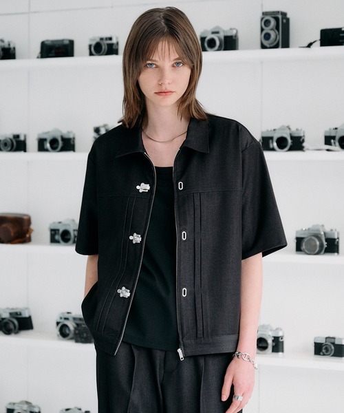 SELLE GLANT（セレグランテ）の「DENIM-LIKE TOGGLE BUCKLE SHIRT JACKET / デニムライクトグルバックルシャツジャケット（シャツ/ブラウス・メンズ・ブラック/ダークブラウン/ダークインディゴブルー・MEDIUM/LARGE/SMALL）」の4枚目の写真