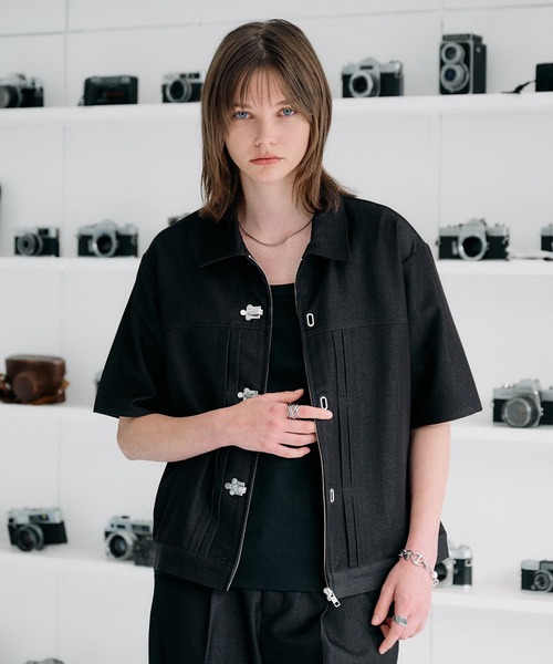 SELLE GLANT（セレグランテ）の「DENIM-LIKE TOGGLE BUCKLE SHIRT JACKET / デニムライクトグルバックルシャツジャケット（シャツ/ブラウス・メンズ・ブラック/ダークブラウン/ダークインディゴブルー・MEDIUM/LARGE/SMALL）」の5枚目の写真