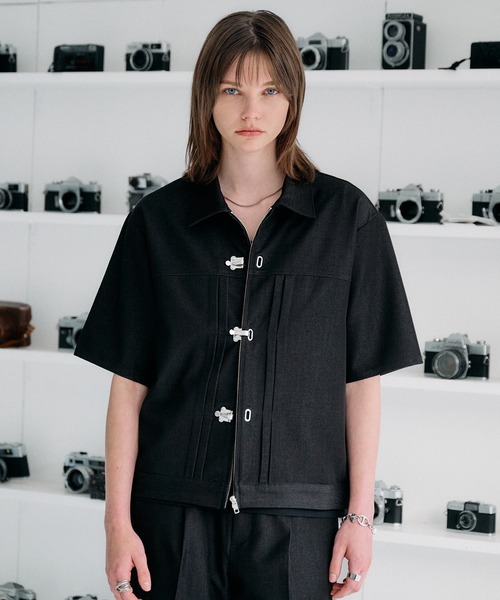SELLE GLANT（セレグランテ）の「DENIM-LIKE TOGGLE BUCKLE SHIRT JACKET / デニムライクトグルバックルシャツジャケット（シャツ/ブラウス・メンズ・ブラック/ダークブラウン/ダークインディゴブルー・MEDIUM/LARGE/SMALL）」の8枚目の写真