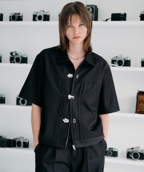 SELLE GLANT（セレグランテ）の「DENIM-LIKE TOGGLE BUCKLE SHIRT JACKET / デニムライクトグルバックルシャツジャケット（シャツ/ブラウス・メンズ・ブラック/ダークブラウン/ダークインディゴブルー・MEDIUM/LARGE/SMALL）」の9枚目の写真