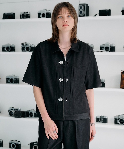 SELLE GLANT（セレグランテ）の「DENIM-LIKE TOGGLE BUCKLE SHIRT JACKET / デニムライクトグルバックルシャツジャケット（シャツ/ブラウス・メンズ・ブラック/ダークブラウン/ダークインディゴブルー・MEDIUM/LARGE/SMALL）」の10枚目の写真
