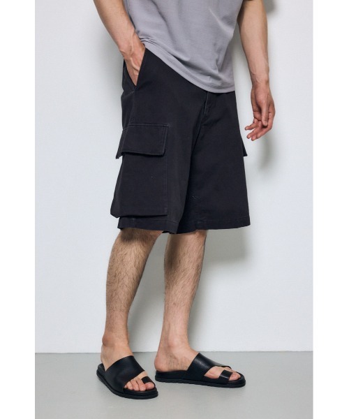 AZUL by moussy(アズールバイマウジー)の「バミューダショートパンツ(カーゴパンツ・メンズ・ブラック/ベージュ・SMALL/MEDIUM/LARGE)」の2枚目の写真