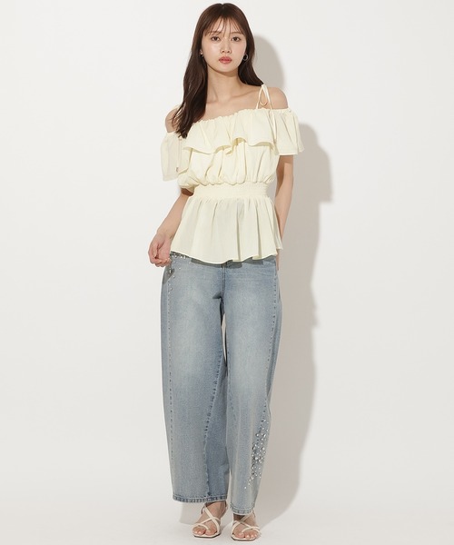 AND COUTURE（アンドクチュール）の「オフショルフリル半袖ブラウス（シャツ/ブラウス・レディース・レッド/イエロー/オフホワイト・FREE）」の4枚目の写真