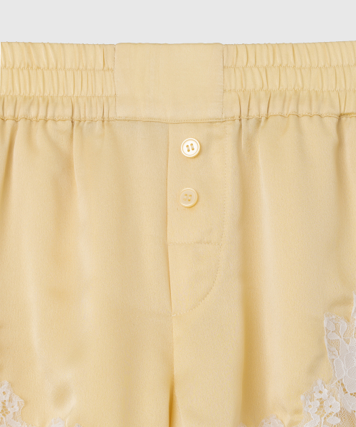 MILLO WOMEN（ミロウーマン）の「サテンレーストリムショーツ[イエロー]（その他パンツ・レディース・その他・MEDIUM/SMALL）」の4枚目の写真
