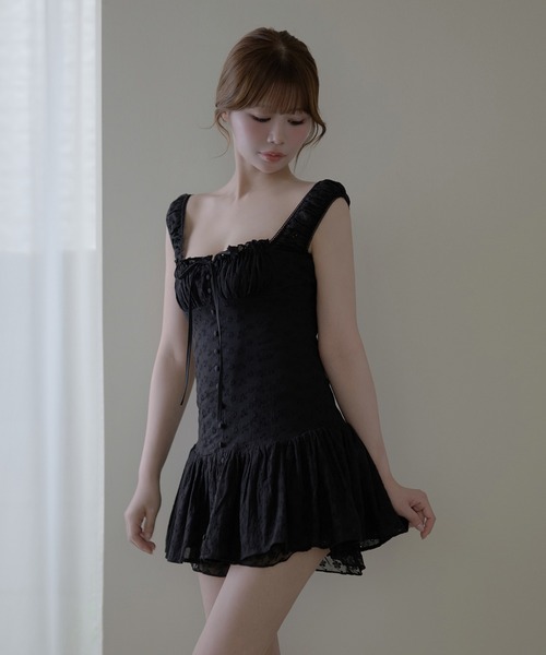 M DOLLY（エムドリー）の「Flower eyelet peplum set up/フラワーアイレットペプラムセットアップ（セットアップ・レディース・ホワイト/ブラック・FREE）」の2枚目の写真