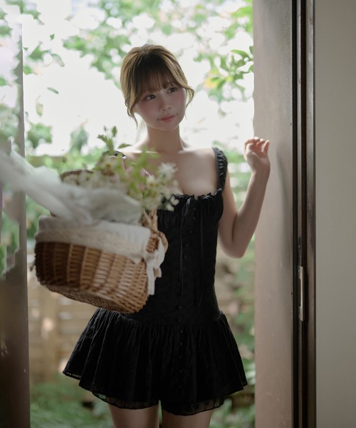 M DOLLY（エムドリー）の「Flower eyelet peplum set up/フラワーアイレットペプラムセットアップ（セットアップ・レディース・ホワイト/ブラック・FREE）」の9枚目の写真