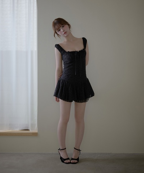 M DOLLY（エムドリー）の「Flower eyelet peplum set up/フラワーアイレットペプラムセットアップ（セットアップ・レディース・ホワイト/ブラック・FREE）」の7枚目の写真