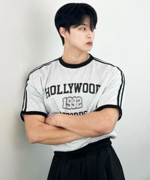 NOWLE(ノウル)の「【NOWLE】カレッジグラフィック リンガー半袖Tシャツ / レトロスポーツライン ハリウッドレコード トップス(Tシャツ/カットソー・メンズ・グレー・X-LARGE/LARGE/MEDIUM)」の5枚目の写真