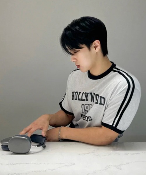 NOWLE(ノウル)の「【NOWLE】カレッジグラフィック リンガー半袖Tシャツ / レトロスポーツライン ハリウッドレコード トップス(Tシャツ/カットソー・メンズ・グレー・X-LARGE/LARGE/MEDIUM)」の11枚目の写真