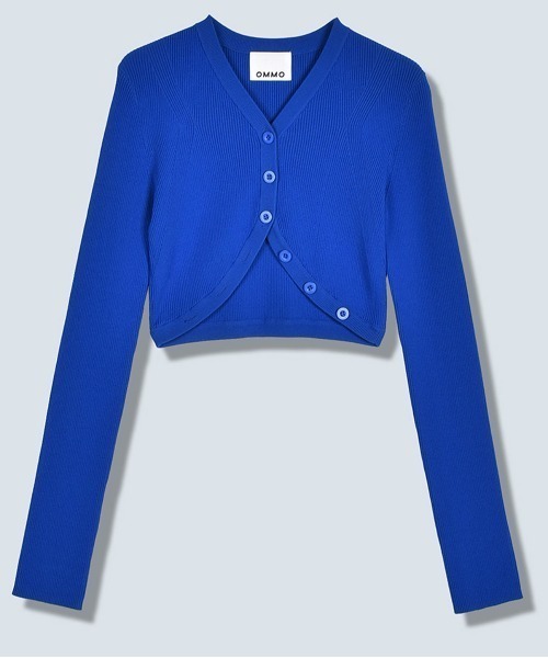 OMMO(オーエムエムオー)の「【OMMO(オーエムエムオー)】V NECK SHORT KNIT CD/Vネックショートニットカーディガン(カーディガン/ボレロ・レディース・ブルー/レッド・38)」の2枚目の写真