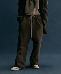 FOG ESSENTIALS | フィア オブ ゴッド エッセンシャルズ【Fear of God ESSENTIALS】- ナイロン パンツ【TEXTURED NYLON UTILITY PANT BROWN 130HO244805F】(その他パンツ)
