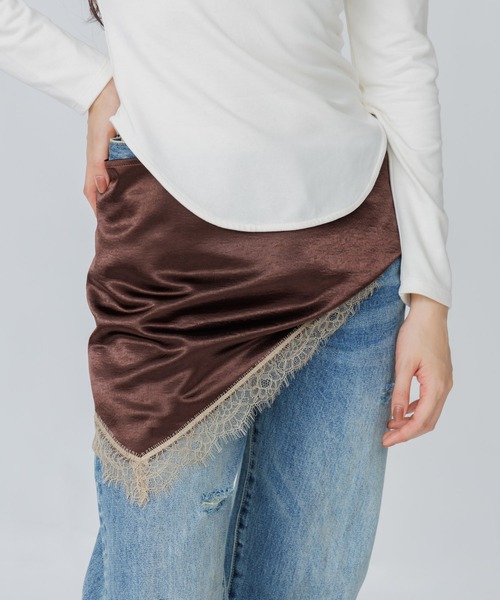 SENEE(セニー)の「open back lace trim tops(オープンバックレーストリムトップス)(Tシャツ/カットソー・レディース・アイボリー/ブラック・FREE)」の9枚目の写真