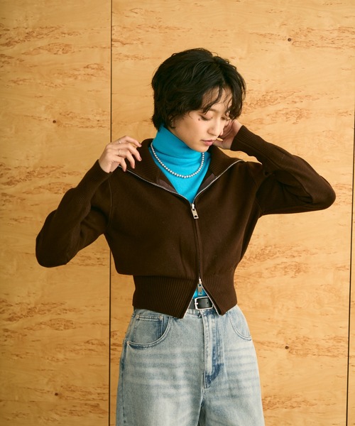 uchi.(ウチ)の「ダブルジップショートニットカーディガン(ニット/セーター・レディース・アイボリー/ブラウン/グレー・FREE)」の3枚目の写真