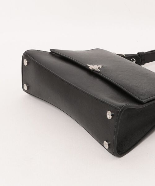 Vivienne Westwood(ヴィヴィアンウエストウッド)の「BIANCA SHOULDER BAG S(ショルダーバッグ・レディース・ブラック/グリーン/ブラウン・FREE)」の4枚目の写真