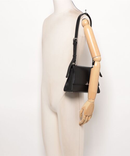 Vivienne Westwood(ヴィヴィアンウエストウッド)の「BIANCA SHOULDER BAG S(ショルダーバッグ・レディース・ブラック/グリーン/ブラウン・FREE)」の6枚目の写真