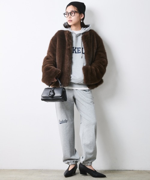 CHIC STYLE(シックスタイル)の「ノーカラーファージャケット<大きいサイズ有>シックスタイル(ノーカラージャケット・レディース・ブラウン系/グレー系・LL/5L/4L/3L/L/M)」の5枚目の写真