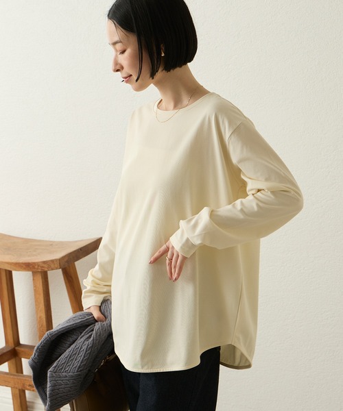 Aunely（オーネリー）の「【Aunely】シルケット大人のラウンドクルーネックプルオーバー＜YOSOOIシリーズ＞（Tシャツ/カットソー・レディース・グレイッシュベージュ/イエロー系/オフホワイト/ダークグレー/ブラック・M/L）」の5枚目の写真