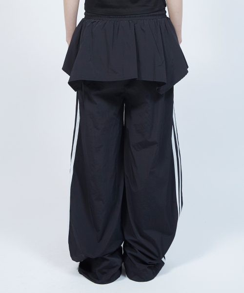 LMR(エルエムアール)の「レイヤードトラックナイロンスカートパンツBLACK(その他パンツ・レディース・ブラック・SMALL/MEDIUM)」の15枚目の写真