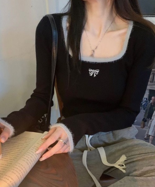 AVYL(アヴィル)の「ファーパイピング スクエアネックリボン刺繍ニット(ニット/セーター・レディース・ピンク/ホワイト/ブラック・M)」の3枚目の写真