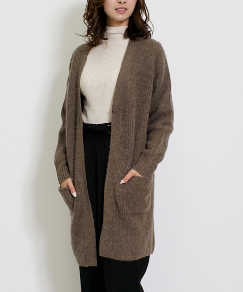 Belta attrice(ベルタアトリーチェ)の「ロイヤルベビーアルパカ100% ヘアリ―畦編み 1ボタン セミロングニットカーディガン(カーディガン/ボレロ・レディース・チャコールグレー/ベージュ/グレー/カーキ・FREE)」の8枚目の写真