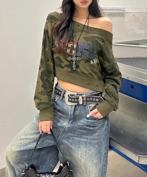 Songe(ソンジュ)の「オフショルダー長袖スウェットトレーナー(スウェット・レディース・カーキ・L/M)」の4枚目の写真
