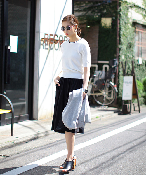 AZUL by moussy（アズールバイマウジー）の「ラインクルーネック5分袖PO（ニット/セーター・レディース・オフホワイト/ネイビー・SMALL/LARGE/MEDIUM/X-LARGE）」の12枚目の写真