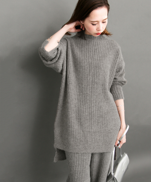 KBF(ケイビーエフ)の「KBF リブサイドスリットプルオーバー(ニット/セーター・レディース・ダークグリーン/オレンジ/オフホワイト/トップグレー・ONE)」の7枚目の写真