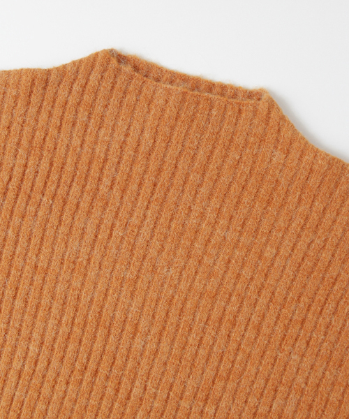 KBF(ケイビーエフ)の「KBF リブサイドスリットプルオーバー(ニット/セーター・レディース・ダークグリーン/オレンジ/オフホワイト/トップグレー・ONE)」の18枚目の写真