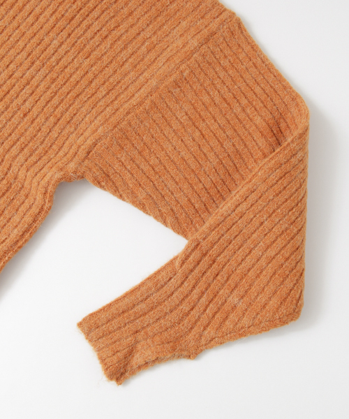 KBF(ケイビーエフ)の「KBF リブサイドスリットプルオーバー(ニット/セーター・レディース・ダークグリーン/オレンジ/オフホワイト/トップグレー・ONE)」の19枚目の写真
