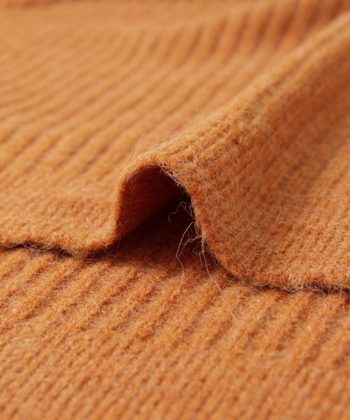 KBF(ケイビーエフ)の「KBF リブサイドスリットプルオーバー(ニット/セーター・レディース・ダークグリーン/オレンジ/オフホワイト/トップグレー・ONE)」の10枚目の写真