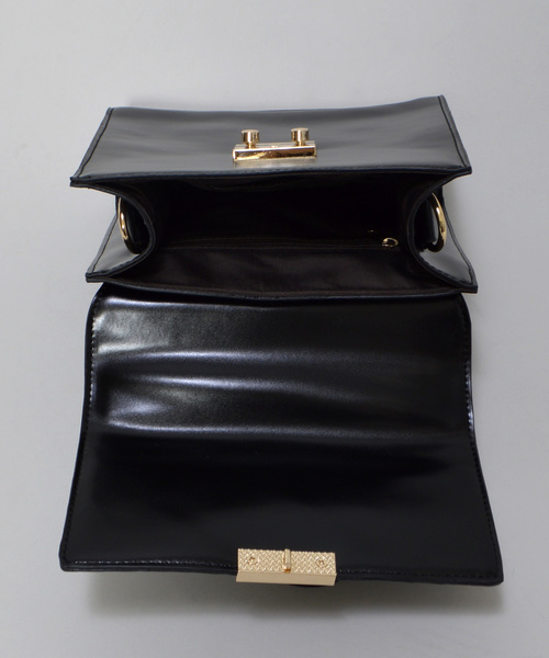 archives（アルシーヴ）の「ガラスPUスクエアショルダーバック（ショルダーバッグ・レディース・グリーン/キャメル/ブラック・MEDIUM）」の17枚目の写真