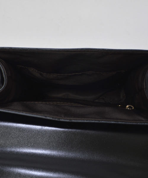 archives（アルシーヴ）の「ガラスPUスクエアショルダーバック（ショルダーバッグ・レディース・グリーン/キャメル/ブラック・MEDIUM）」の18枚目の写真