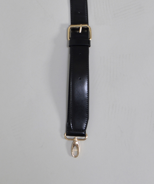 archives（アルシーヴ）の「ガラスPUスクエアショルダーバック（ショルダーバッグ・レディース・グリーン/キャメル/ブラック・MEDIUM）」の10枚目の写真