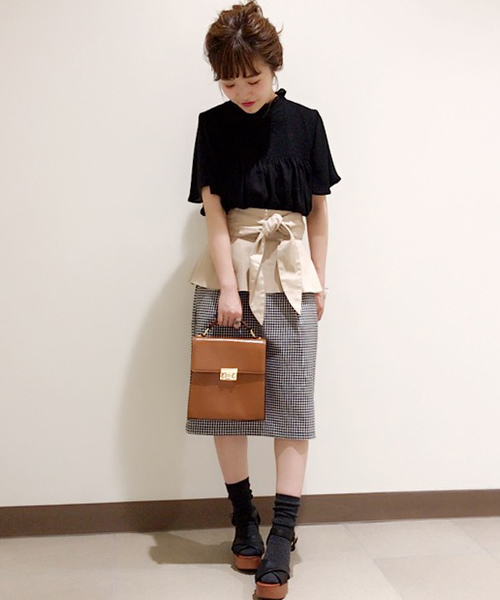 archives（アルシーヴ）の「ガラスPUスクエアショルダーバック（ショルダーバッグ・レディース・グリーン/キャメル/ブラック・MEDIUM）」の9枚目の写真